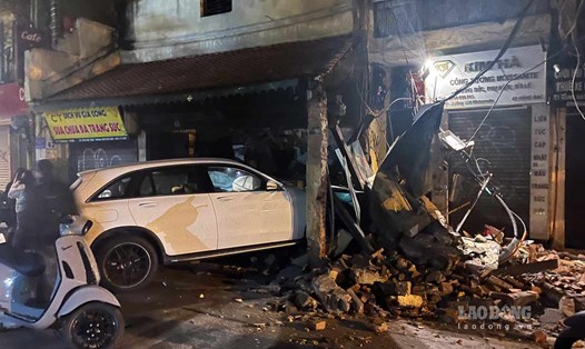 Hiện trường đổ nát tại căn nhà cổ nhất phố Hàng Bạc sau khi bị đâm