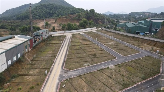 Một số khu đất phân lô ở Hà Nội bỏ hoang. Ảnh: Cao Nguyên.