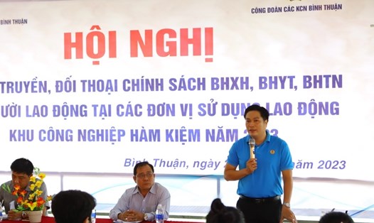 Tổ chức tuyên truyền, đối thoại chính sách BHXH, BHYT, BHTN với người lao động tại các đơn vị sử dụng lao động trong KCN Hàm Kiệm II. Ảnh: Duy Tuấn