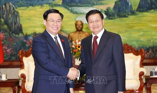  Chủ tịch Quốc hội Vương Đình Huệ hội kiến Tổng Bí thư Ban Chấp hành Trung ương Đảng Nhân dân Cách mạng Lào, Chủ tịch nước Cộng hòa Dân chủ Nhân dân Lào Thongloun Sisoulith. Ảnh: TTXVN