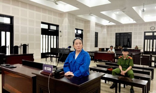 TAND TP Đà Nẵng xét xử nữ phiên dịch viên lừa người Việt làm cho công ty Trung Quốc. Ảnh: Mai Trang