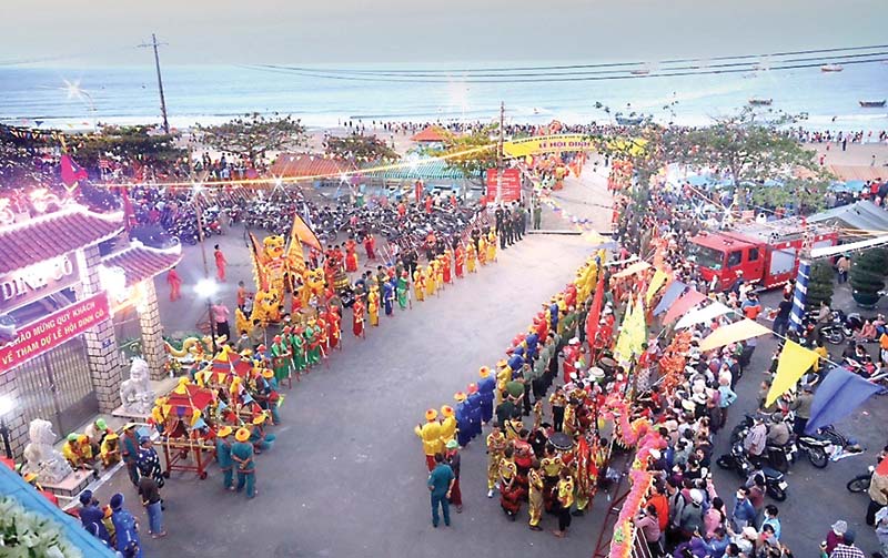 Lễ hội Dinh cô - một trong những lễ hội văn hóa - tâm linh lớn thu hút đông đảo du khách tại Long Hải, huyện Long Điền. Ảnh: UBND LĐ