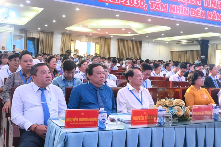 Lãnh đạo các tỉnh ở khu vực ĐBSCL tham dự hội nghị công bố Quy hoạch tỉnh Bến Tre. Ảnh: Thành Nhân