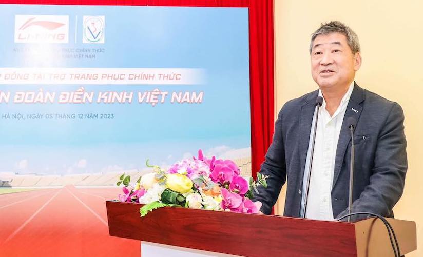 Chủ tịch Liên đoàn điền kinh Việt Nam Hoàng Vệ Dũng phát biểu tại buổi lễ. Ảnh: Bùi Lượng
