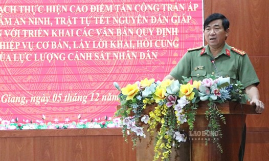 Đại tá Nguyễn Văn Hận - Giám đốc công an tỉnh Kiên Giang phát biểu chỉ đạo tại hội nghị. Ảnh: Tiến Dũng