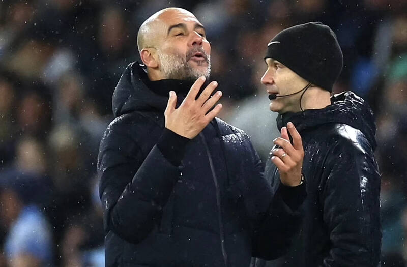 Pep cần nhanh chóng tìm ra giải pháp để đưa Man City trở lại đúng hướng.  Ảnh: AFP 