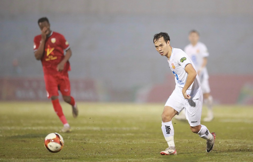Văn Toàn có 2 bàn thắng và 1 kiến tạo tại V.League và Cúp Quốc gia 2023-2024. Ảnh: NĐFC