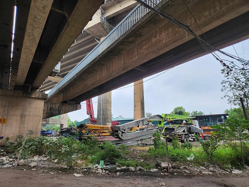 Dẹp vi phạm tại gầm cầu Thăng Long như “bắt cóc bỏ đĩa”. Ảnh: Minh Hạnh 