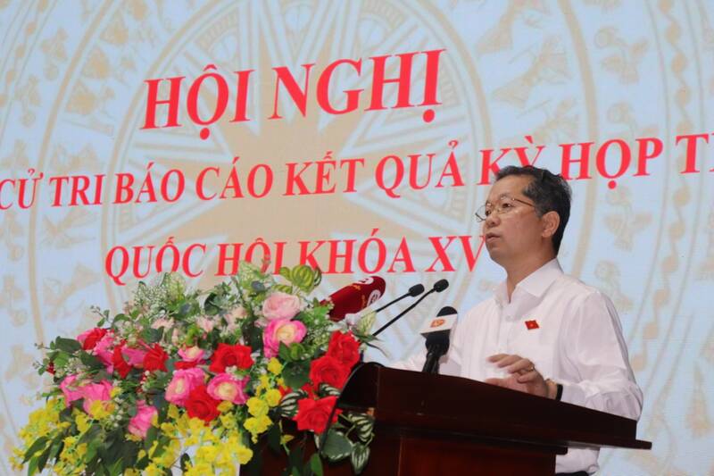 Ông Nguyễn Văn Quảng tại hội nghiệp tiếp xúc cử tri sáng 6.12. Ảnh: Nguyễn Linh