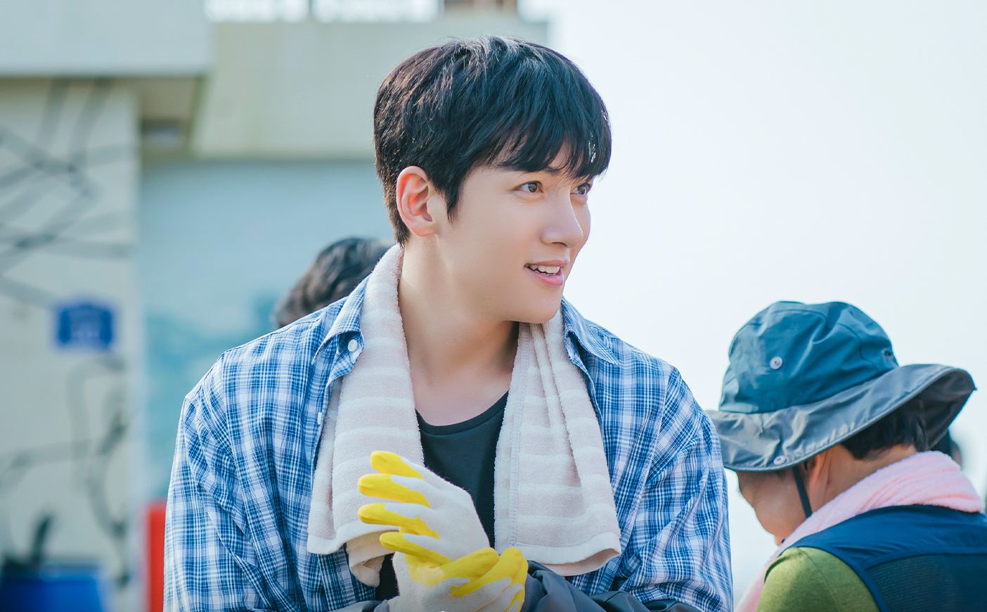 Tạo hình của Ji Chang Wook trong “Chào mừng đến Samdalri”. Ảnh: Nhà sản xuất