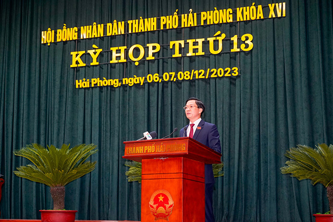 Chủ tịch HĐND TP Hải Phòng Phạm Văn Lập tại kỳ họp. Ảnh: Đàm Thanh