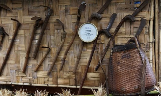 Dụng cụ lao động của đồng bào Tây Nguyên. Ảnh: Thanh Tuấn