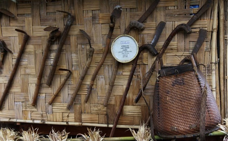 Dụng cụ lao động của đồng bào Tây Nguyên. Ảnh: Thanh Tuấn