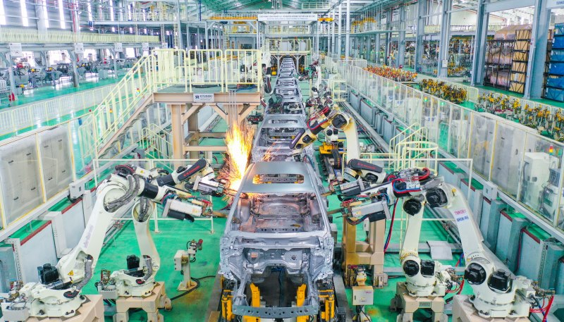 Dây chuyền hàn - Nhà máy THACO Mazda tại Chu Lai, Núi Thành, Quảng Nam. Ảnh: Hoàng Bin.