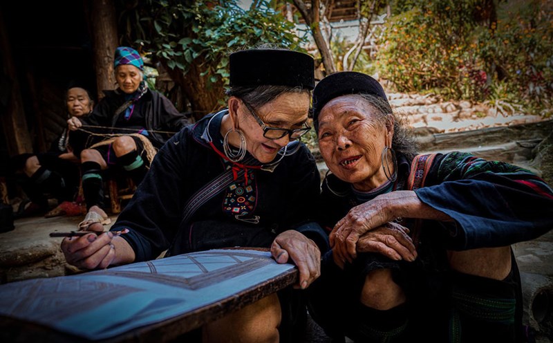 Bản làng của người H'Mông ở Sa Pa, Lào Cai lưu giữ và phát huy nghề thủ công truyền thống, cùng những phong tục tập quán có giá trị cao về văn hóa.