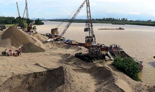 3 mỏ cát tại Hà Nội được đấu thành công với mức giá gần 1.700 tỉ đồng. Ảnh: Hoàng Sơn