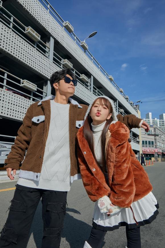 Puka và Gin Tuấn Kiệt mặc đồ đôi đi du lịch Hàn Quốc. Ảnh: Facebook nhân vật