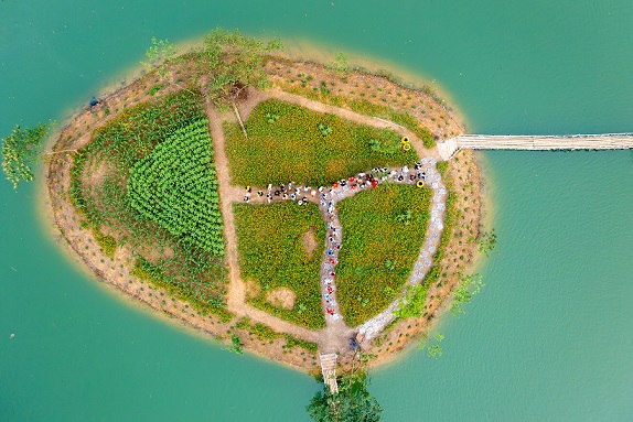 Khu du lịch Thung Ui  nằm trong vùng lõi của di sản thế giới Quần thể danh thắng Tràng An, thuộc địa phận xã Gia Sinh, huyện Gia Viễn, tỉnh Ninh Bình. Ảnh: Diệu Anh