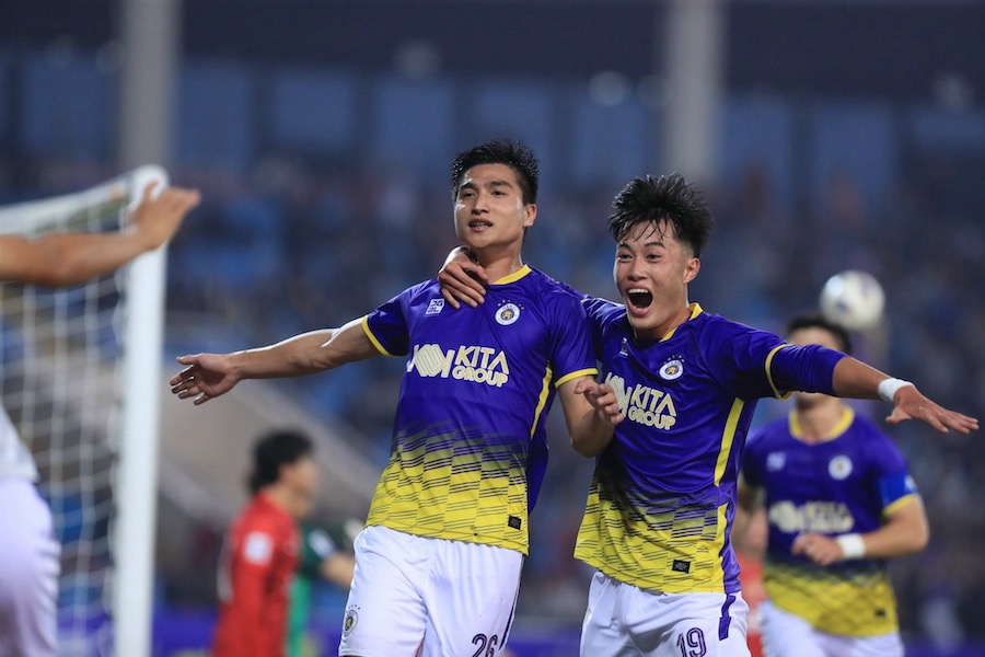 Văn Nam ghi bàn mở tỉ số cho Hà Nội FC. Ảnh: Minh Dân