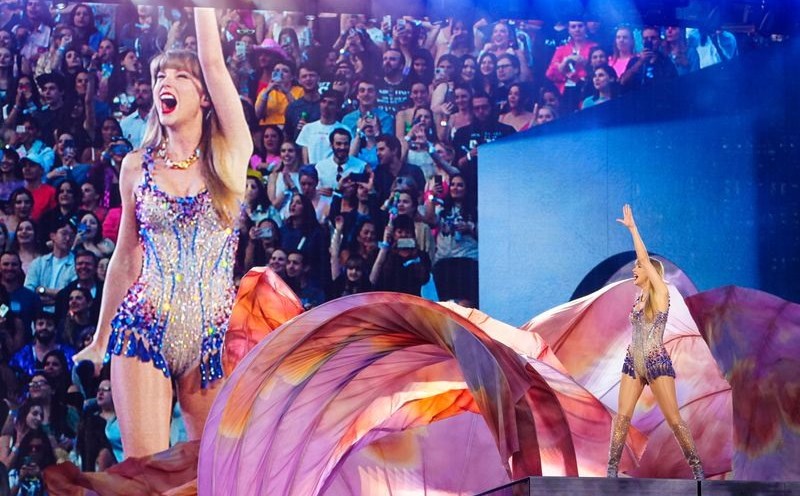 The Eras Tour được dự đoán sẽ trở thành chuyến lưu diễn có doanh thu cao nhất mọi thời đại, giúp thúc đẩy ngành du lịch tăng trưởng vượt bậc. Ảnh: Taylor Swift