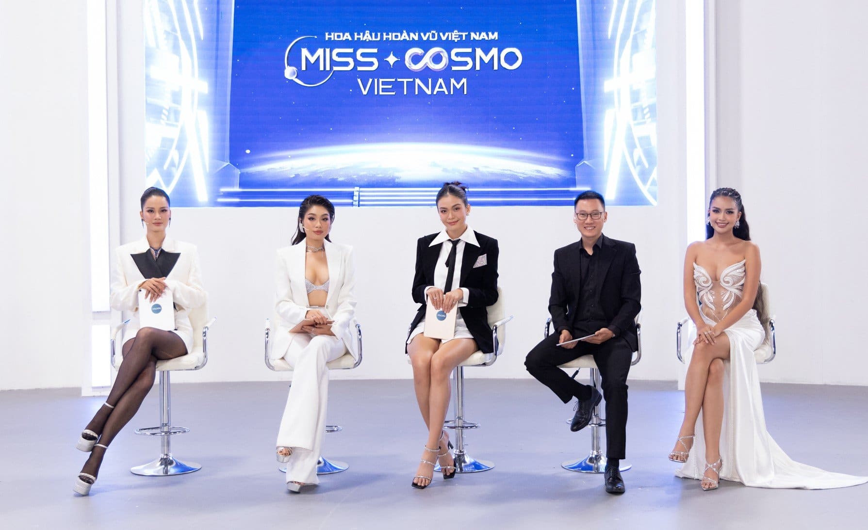 Á hậu Hương Ly trở lại "Hoa hậu Hoàn vũ Việt Nam" với vai trò giám khảo. Ảnh: BTC.