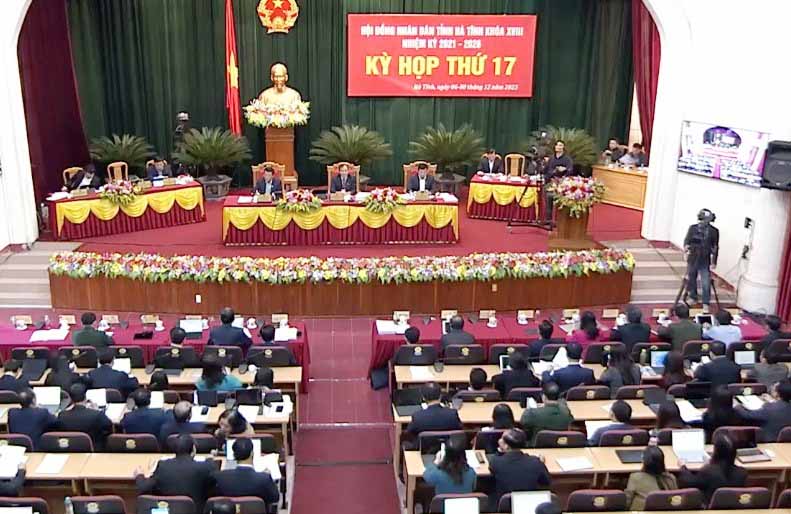 Đại biểu dự họp HĐND tỉnh Hà Tĩnh sáng 7.12. Ảnh: Hà Tĩnh.