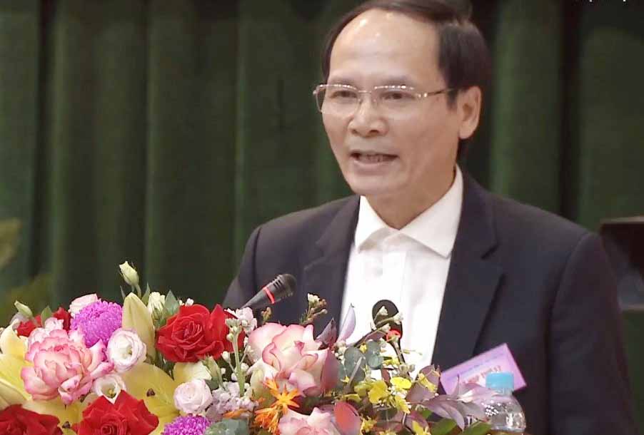 Ông Nguyễn Văn Việt - Giám đốc Sở Nông nghiệp và Phát triển nông thôn Hà Tĩnh trả lời chất vấn. Ảnh: Hà Tĩnh.