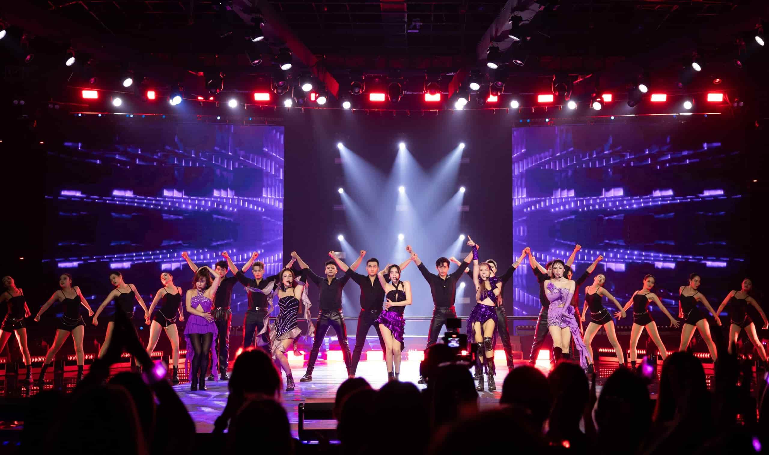 Tiết mục "Chị ngã em nâng" của đội trưởng Lan Ngọc. Ảnh: NSX