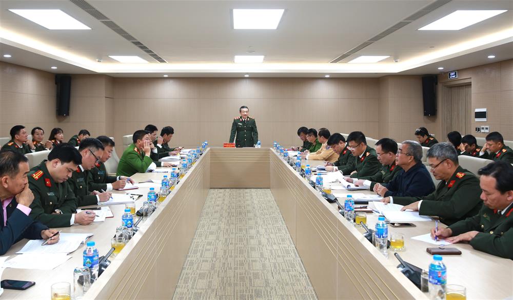 Trung tướng Nguyễn Ngọc Toàn - Cục trưởng Cục Hồ sơ nghiệp vụ (Bộ Công an), Phó Trưởng ban Thường trực Ban Tổ chức Đại hội - chủ trì buổi làm việc. Ảnh: Bộ Công an