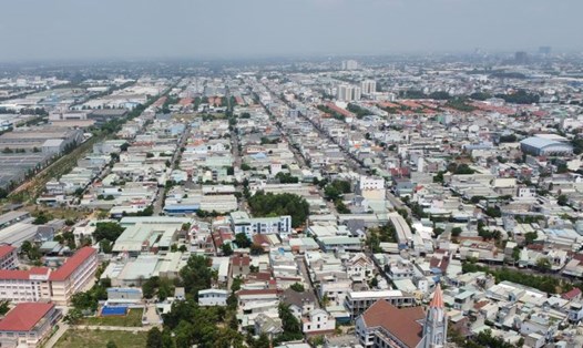 Cử tri thành phố Thuận An phản ánh mua nhà đất nhiều năm nhưng vẫn chưa được cấp sổ đỏ. Ảnh: Đình Trọng