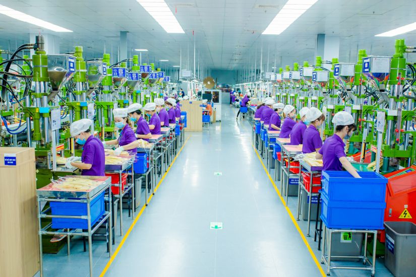 Người lao động tại Luxshare-ICT - một nhà đầu tư lớn của Trung Quốc tại Nghệ An. Ảnh: Võ Mai