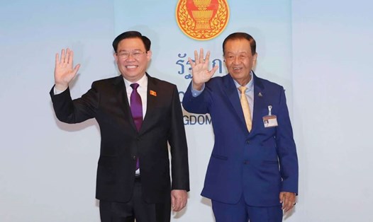 Chủ tịch Quốc hội Vương Đình Huệ và Chủ tịch Quốc hội Vương quốc Thái Lan Wan Muhamad Noor Matha. Ảnh: TTXVN