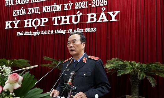 Ông Lại Hợp Mạnh - Viện trưởng Viện Kiểm sát nhân dân tỉnh Thái Bình thông tin tại cuộc họp. Ảnh: Minh Hưng