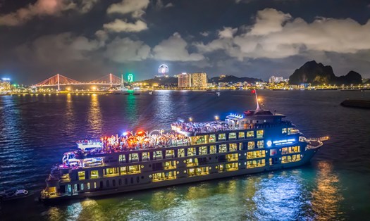 Sự hợp tác của du thuyền Ambassador và nhạc trưởng Đồng Quang Vinh hứa hẹn sẽ đem tới một “làn gió mới” cho du lịch Vịnh Hạ Long.