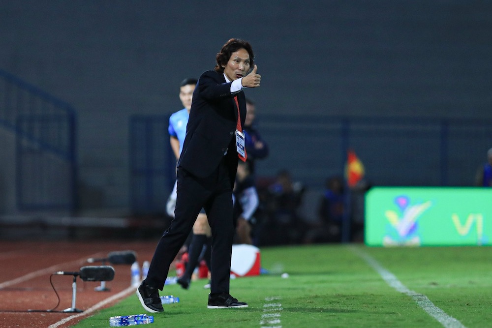 Huấn luyện viên Gong Oh-kyun tìm kiếm chiến thắng đầu tiên tại V.League. Ảnh: Minh Dân