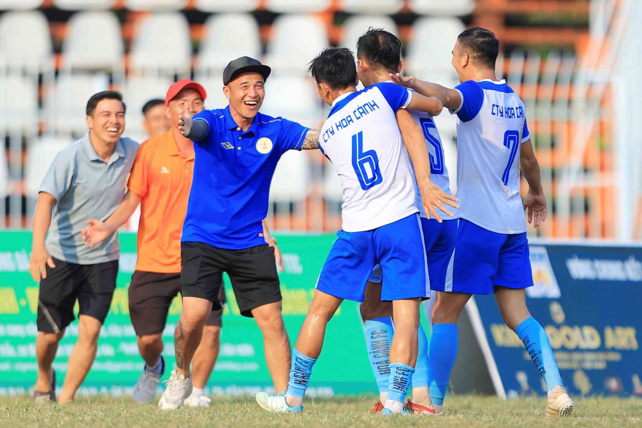 Hóa Cảnh FC đánh bại DNT Vĩnh Phúc tỉ số 3-2 ở trận chung kết. Ảnh: Đình Thảo