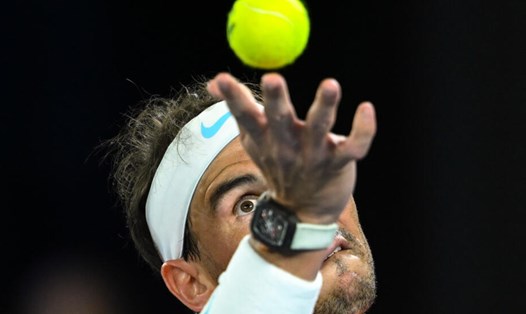 Rafael Nadal sẽ trở lại, nhưng thi đấu thêm được bao lâu còn phụ thuộc vào nhiều yếu tố. Ảnh: France24