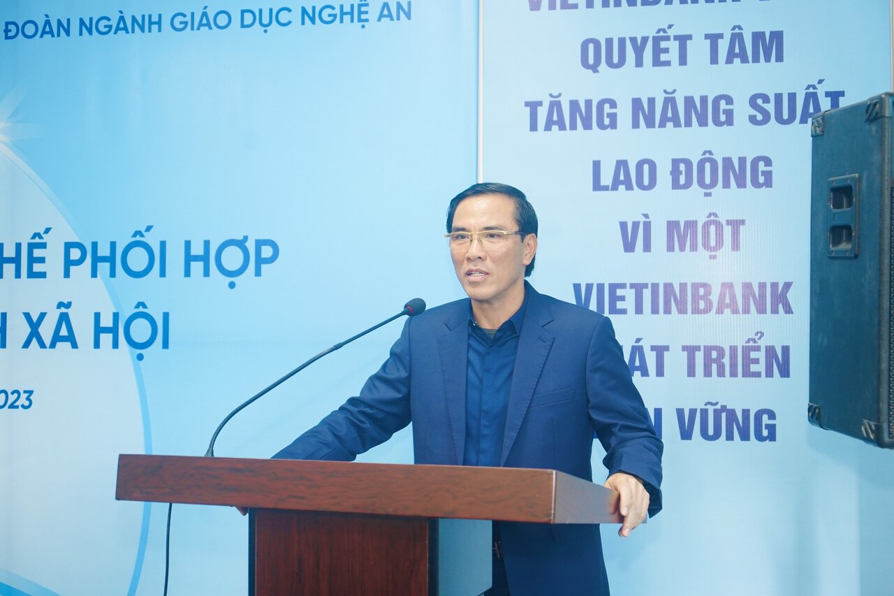 Ông Bùi Xuân Đông - Giám đốc Ngân hàng Thương mại cổ phần công thương Việt Nam chi nhánh Vinh phát biểu tại lễ ký kết. Ảnh: Quỳnh Trang
