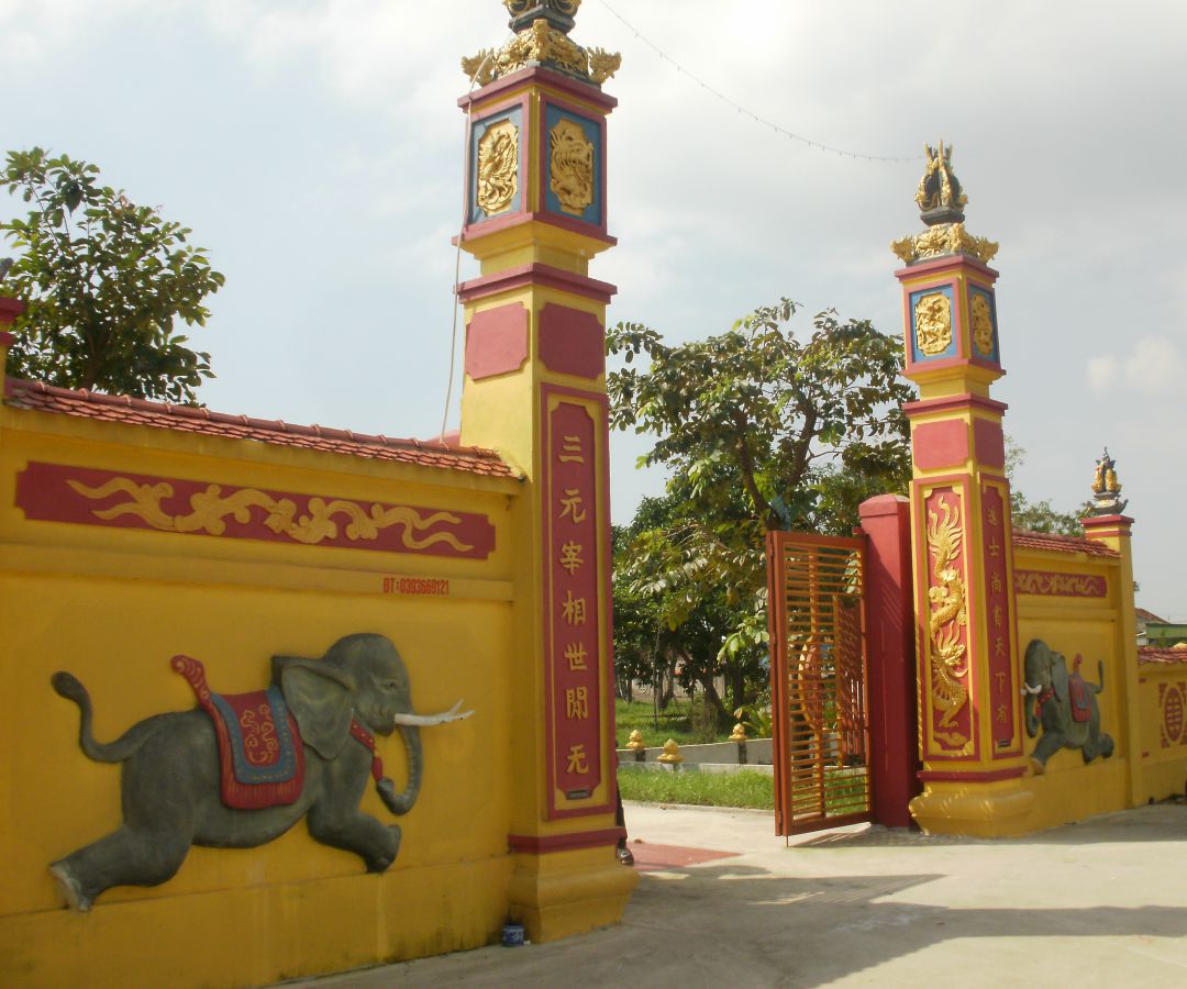 Tắc môn, hạ điện đền thờ Nguyễn Văn Giai. Ảnh: Đặng Viết Tường