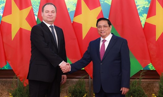 Thủ tướng Chính phủ Phạm Minh Chính và Thủ tướng Belarus Roman Golovchenko. Ảnh: Hải Nguyễn
