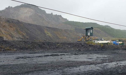 Khu vực quy hoạch khai thác đất, đá thải mỏ để làm nguyên vật liệu san lấp mặt bằng tại Công ty Than Hòn Gai. Ảnh: Nguyễn Hùng