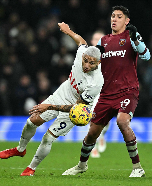 Richarlison vẫn còn kém xa so với Harry Kane. Ảnh: AFP