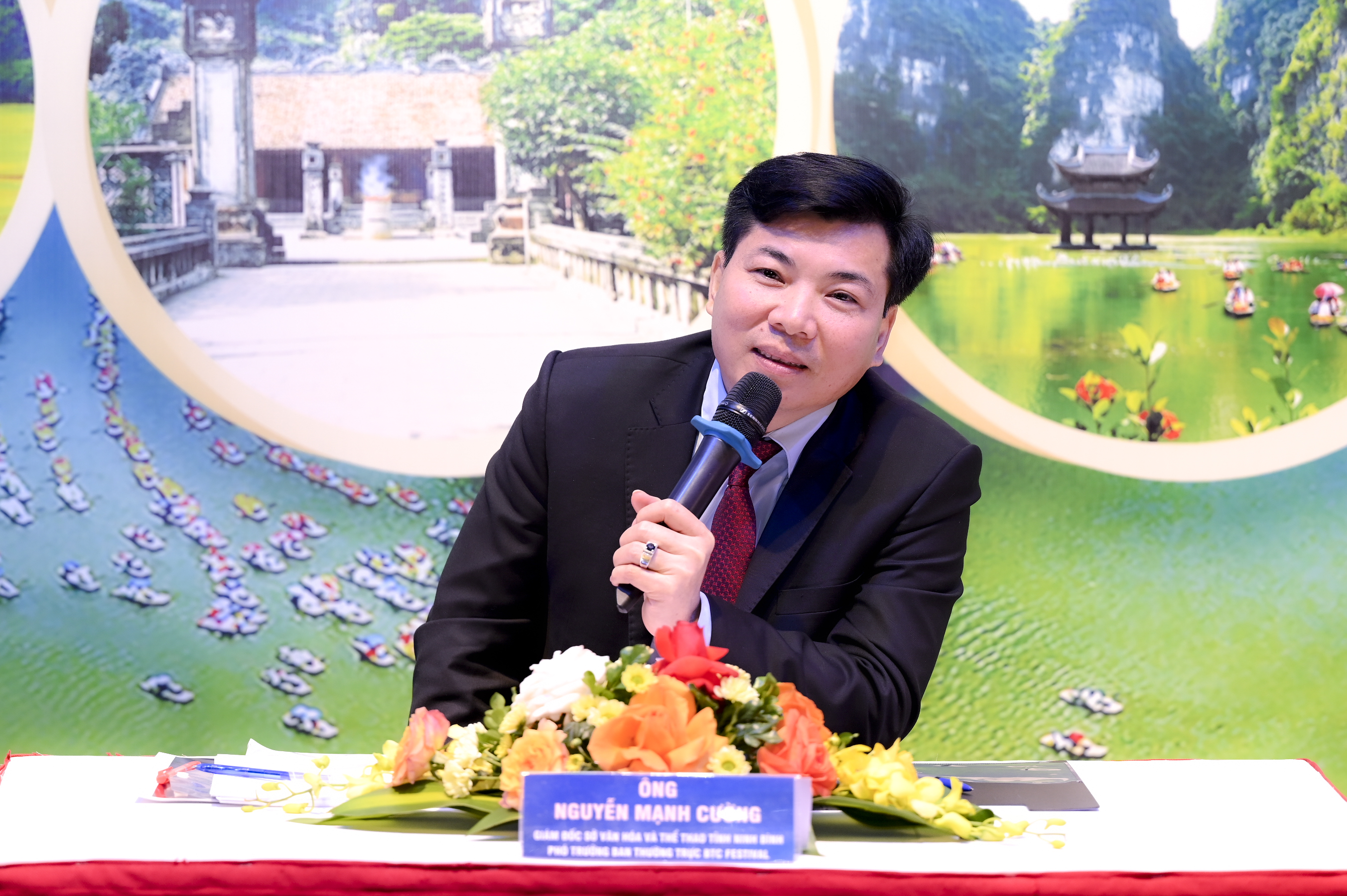 Ông Nguyễn Mạnh Cường – Giám đốc Sở Văn hoá và Thể thao Ninh Bình trong chia sẻ nhiều thông tin tại buổi họp báo sáng ngày 8.12 tại Hà Nội. Ảnh: BTC
