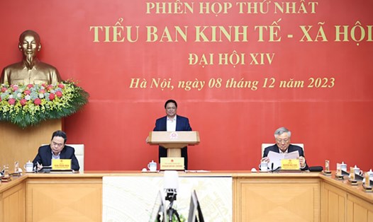 Thủ tướng Chính phủ Phạm Minh Chính chủ trì phiên họp Tiểu ban Kinh tế - Xã hội Đại hội XIV. Ảnh: Nhật Bắc

