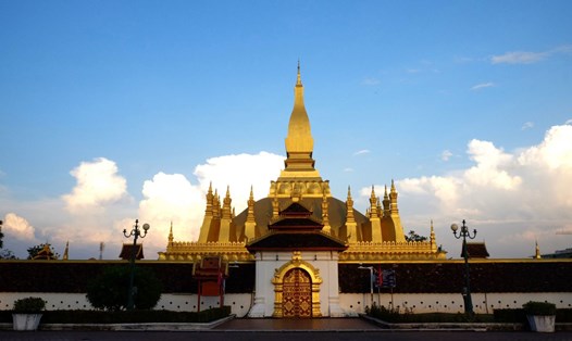 Pha That Luang - công trình biểu tượng của đất nước Triệu Voi.