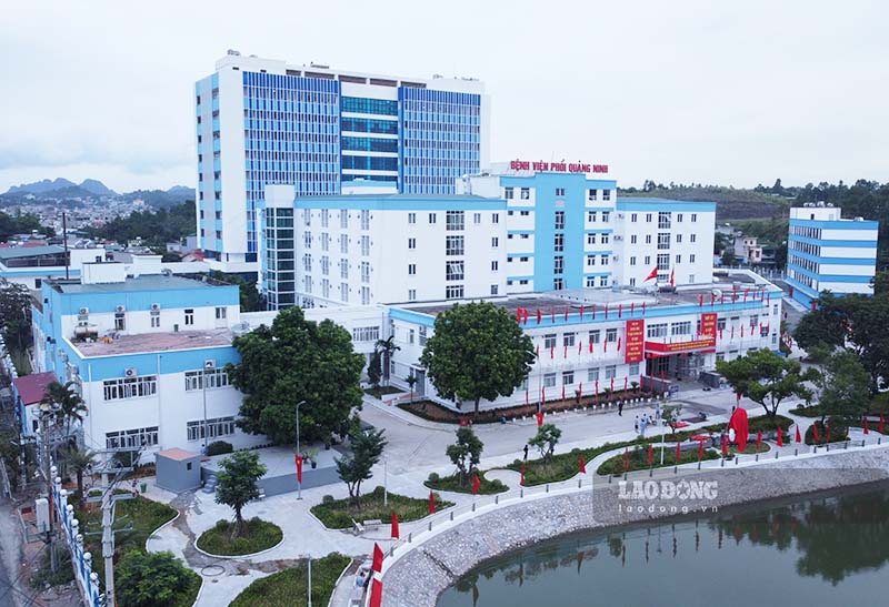 Bệnh viện Phổi Quảng Ninh vừa được nâng cấp quy mô từ 200 giường bệnh lên 330 giường. Tuy vậy, bệnh viện đang thiếu trên 50 bác sĩ. Ảnh: Đoàn Hưng