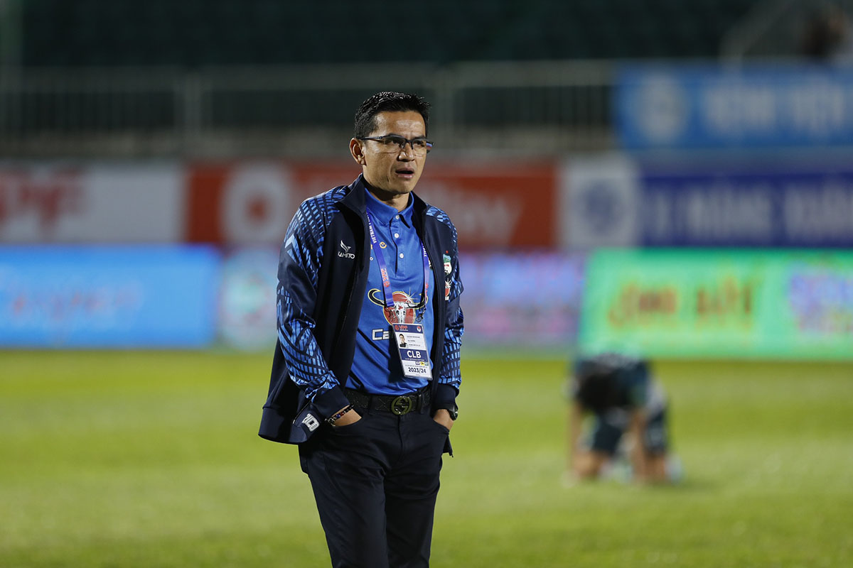 Thất bại này khiến Hoàng Anh Gia Lai tiếp tục đứng cuối bảng xếp hạng với chỉ 2 điểm sau 5 trận. Vòng tiếp theo, đoàn quân của huấn luyện viên Kiatisak tiếp tục đối mặt thử thách khó khăn khi phải làm khách đến sân của Sông Lam Nghệ An vào ngày 17.12.