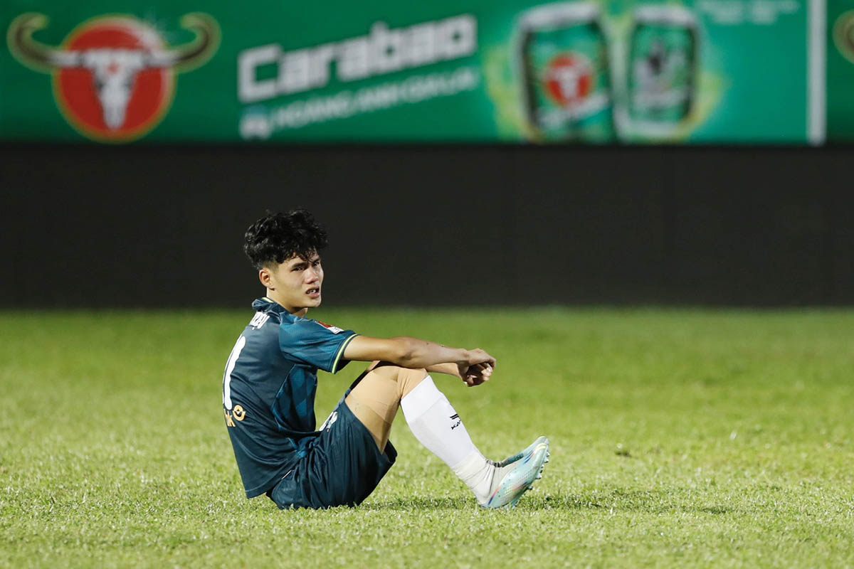 Văn Triệu có tình huống bỏ lỡ đáng tiếc ở những phút cuối trận, lỡ cơ hội ghi bàn gỡ 2-2 cho Hoàng Anh Gia Lai.