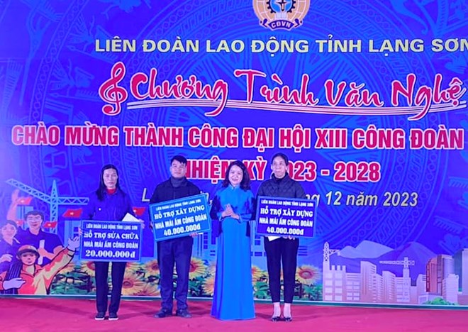LĐLĐ tỉnh Lạng Sơn trao hỗ trợ Mái ấm công đoàn cho 3 đoàn viên khó khăn