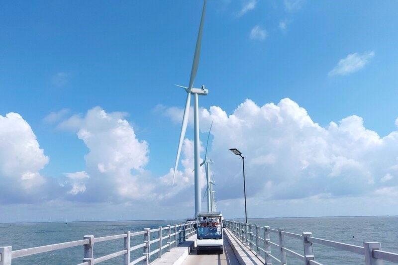 Phát triển năng lượng là một trong ba trụ cột phát triển của tỉnh Bạc Liêu đến năm 2050. Ảnh: Nhật Hồ